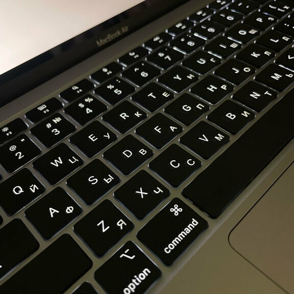 Гравировка кириллицы на клавишах MacBook